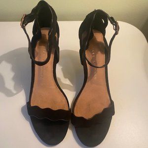 Black Chinese Laundry Open Toe Sandal